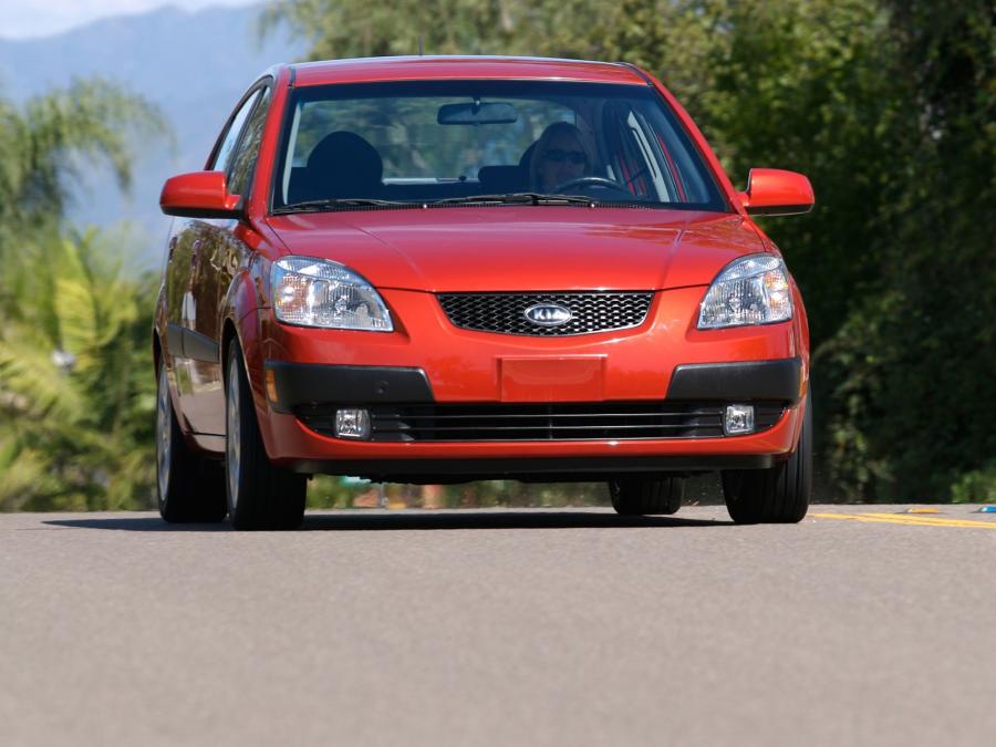  Kia Rio Sedan 2005 года  (US) (фото 10 из 16)